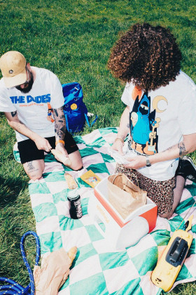 pánské triko TheDudes Cliff Hanger T-Shirt